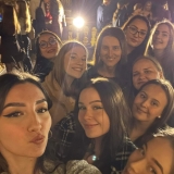 Selfie - Terasa Národního divadla večer - Katka Mikulová