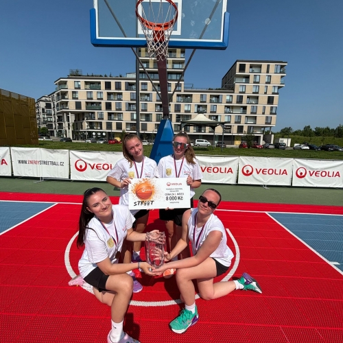Alternativní popis - Vítězství ve streetballu obhájeno