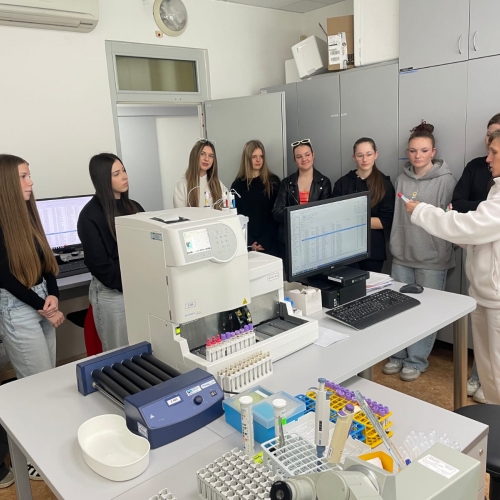 Alternativní popis - Návštěva Krevního centra