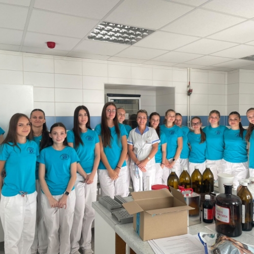 Alternativní popis - Žáci 2. B nahlédli do zákulisí nemocniční péče 